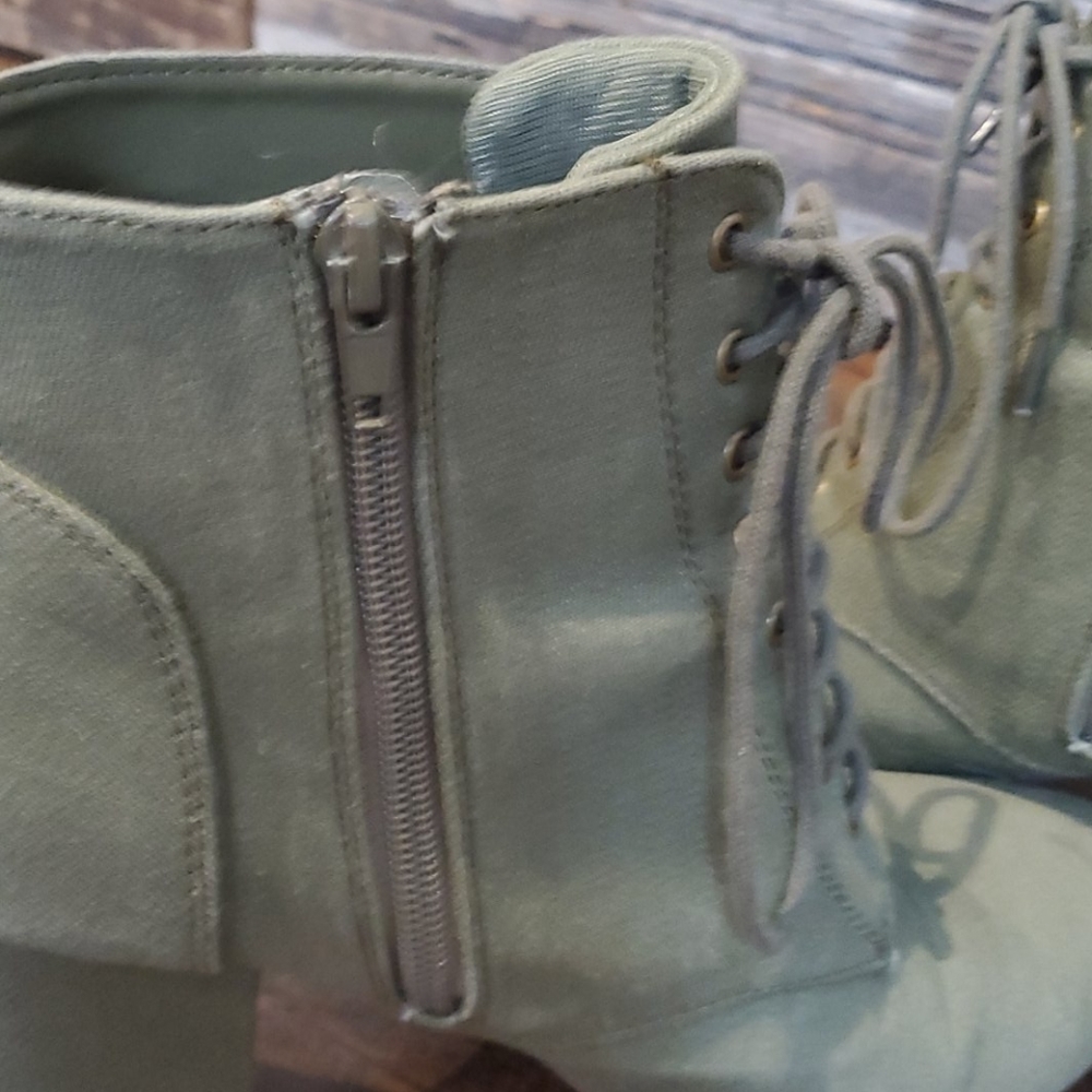 Lace-Up Boots - Picture 5 of 8